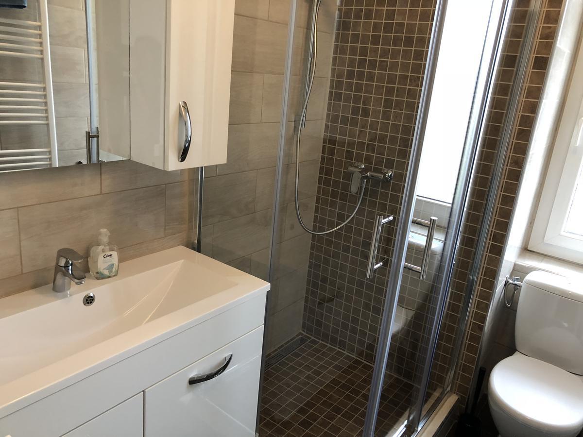 לה לוקלה Appartement Douces Heures Avec Parking Couvert Prive מראה חיצוני תמונה